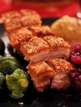 Mye god og fet mat spises i jula. Men fettet fra julematen skal ikke i vasken eller i toalettet.