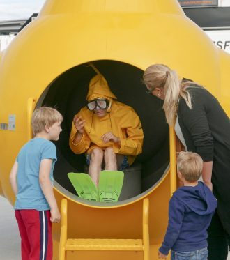 Engasjerende, underholdende eller humoristisk: Det er opp til søkereren å bestemme hva målet med tiltaket er. Det kan søkes om kan både aktiviteter, fysiske tiltak og prosjekter. Bildet viser åpningen til kunstsamlingen på Brattørkaia.