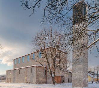 Moderne basilika: Den nye St. Olavs domkirke er en moderne tolkning av den tradisjonelle basilikaen. Kirkeskipet har en vridning som følger Prinsens gates historiske trasé og åpner kirkeplassen mot byen og Nidarosdomens vestfrontplass.