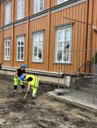 Området ved Hornemansgårdern kan skjule spor fra tiden før Trondheim ble grunnlagt i 997. Utgravingen skal pågå fram til midten av september.