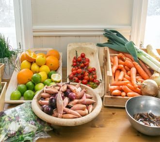 Kortreist: Vinterlagrede, kortreiste grønnsaker er basisvarene i rettene som ble laget på vegetarkurset.