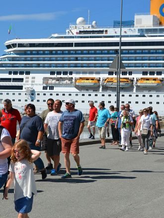 Cruisepassasjerer strømmer til Trondheim i sommerhalvåret. Det er ca 160 000 av dem i løpet av et år.