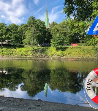 Gåsaparken: Det kan være fristende å ta et bad i Nidelva en sommerdag i Gåsaparken. Men elva byr på tøffe understrømmer, og bading i elva har ført til flere alvorlige hendelser.