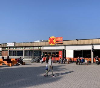 Saupstad lokale sentrum er et viktig møtested for folk i bydelen