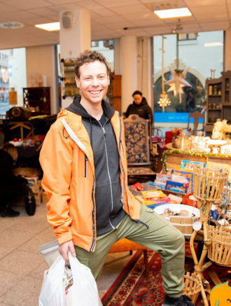 Freddy liker å handle i bruktbutikker