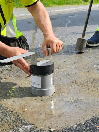 sensor plasseres i vegbanen