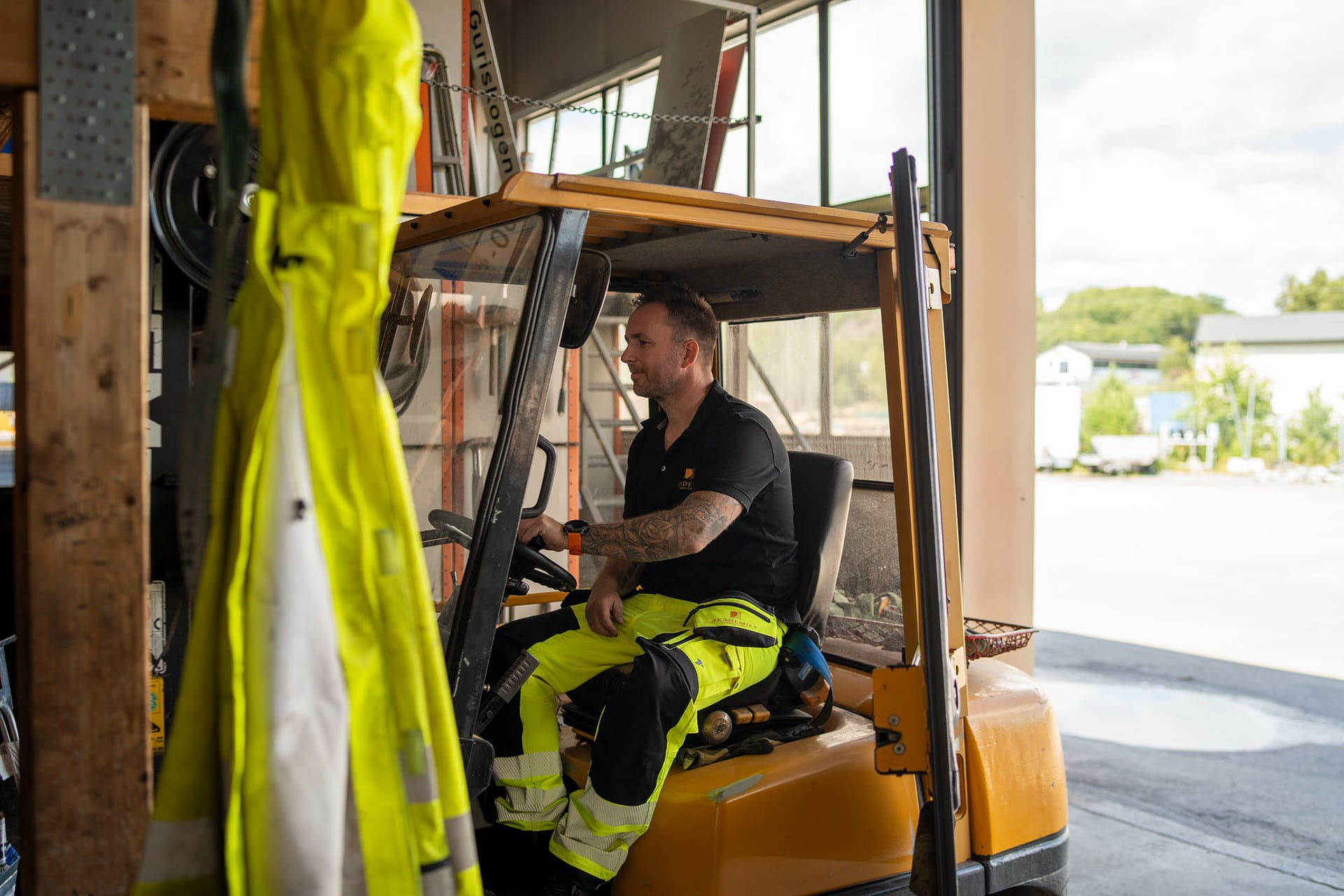 Person kjører gaffeltruck